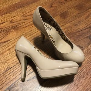 | Unlisted Kenneth Cole | Nude Pumps